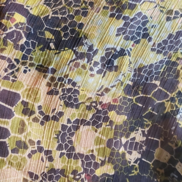 Patterned blouse with ruffles - Picture 3 of 3